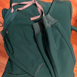 Fig size small/ small petite jogger scrub set